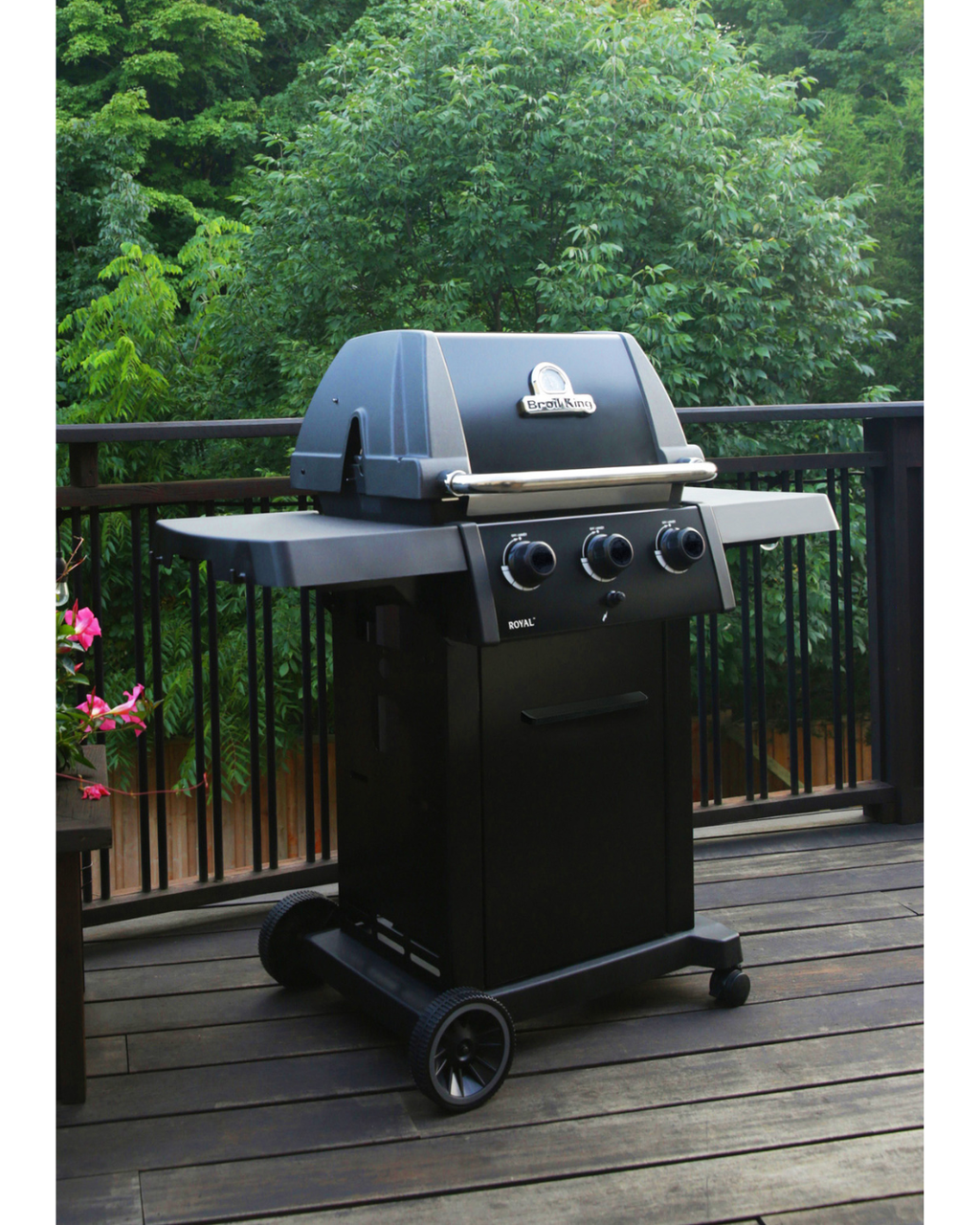 Broil King Royal 320 Shadow Gas Grill